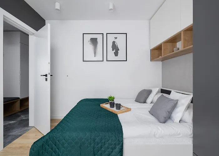 Elegant In Cracow With Balcony, Parking And Desk By Noclegi Renters